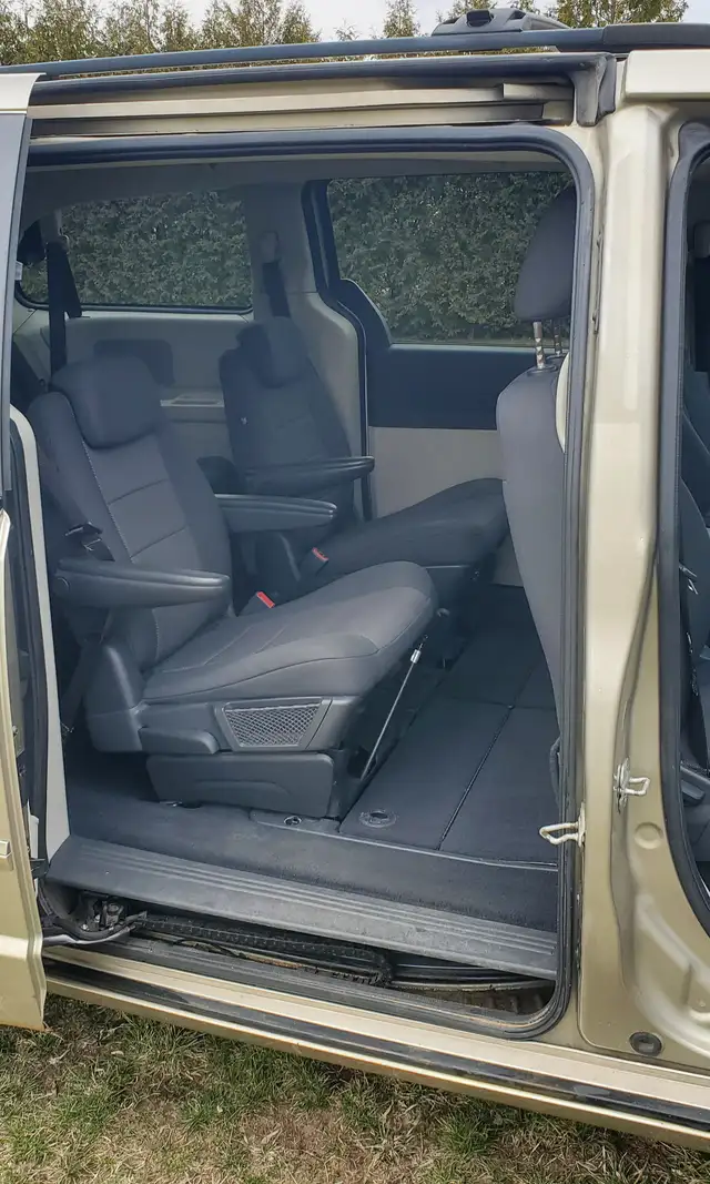 2008 Dodge Grand Caravan SXT - Photo 9