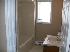 4 bedroom house - heat and light included - Photo 3