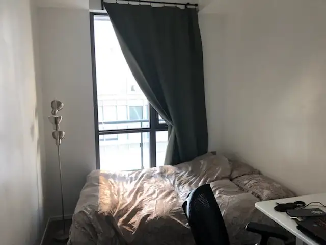Furnished DT Master Bedroom for Rent (Dundas & Yonge) - Photo 3