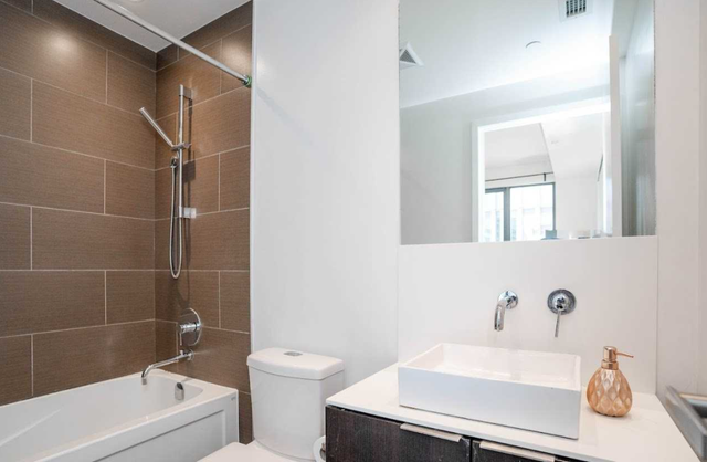 Furnished DT Master Bedroom for Rent (Dundas & Yonge) - Photo 5