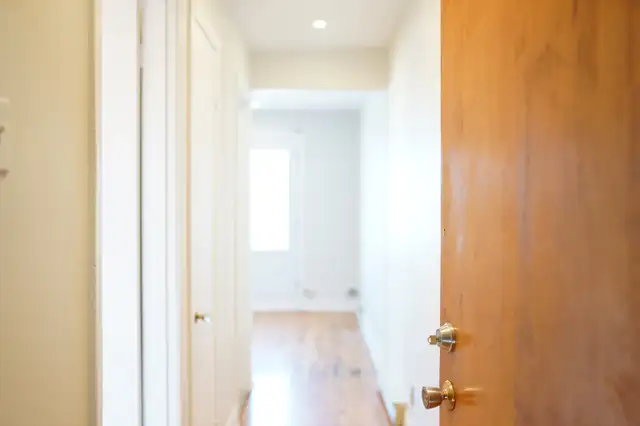 5117-16e Avenue - Photo 2