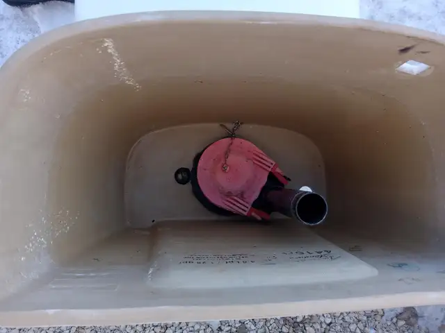 Free American Standard toilet - Photo 3