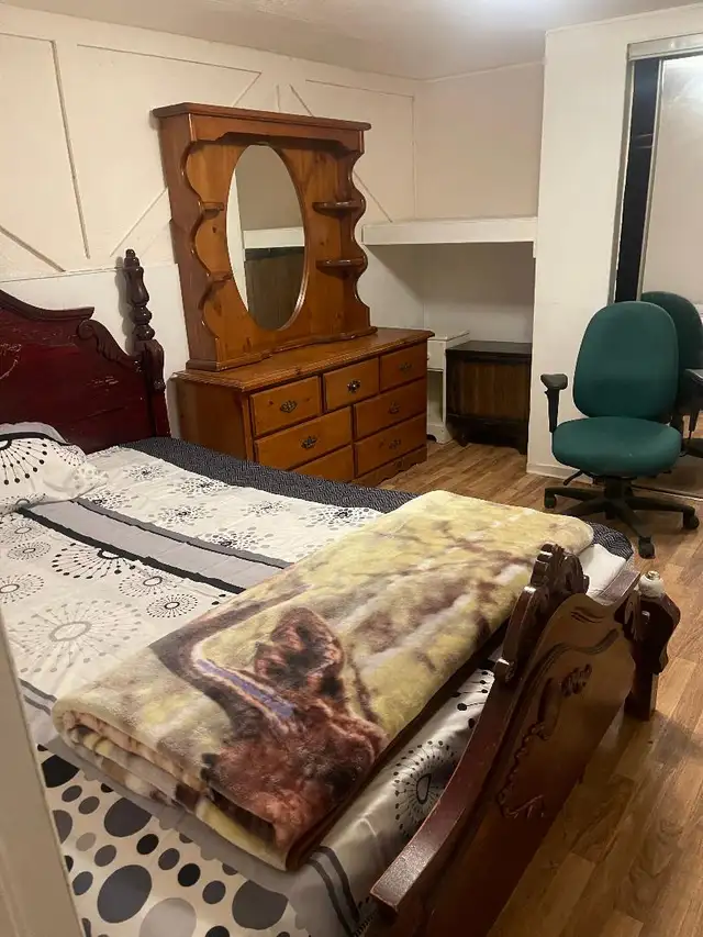 Private room fully furnished (BASEMENT GIRL ONLY) Malton  $600 - Photo 9