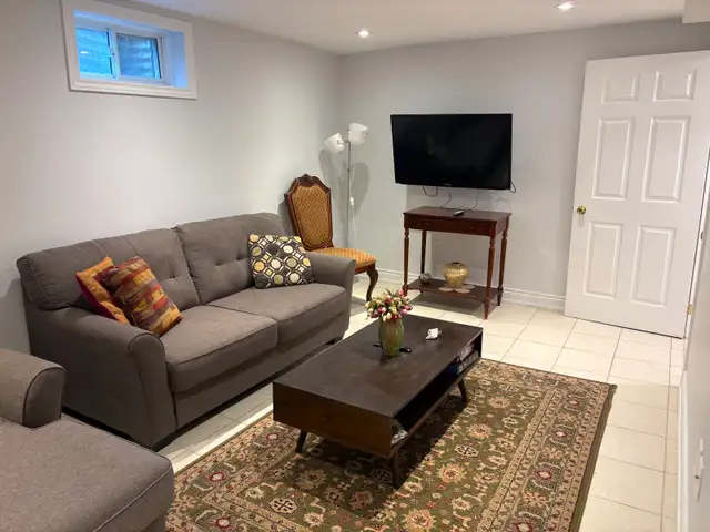 Two Bedroom -Separate Apartment -Richmond hill - Photo 3