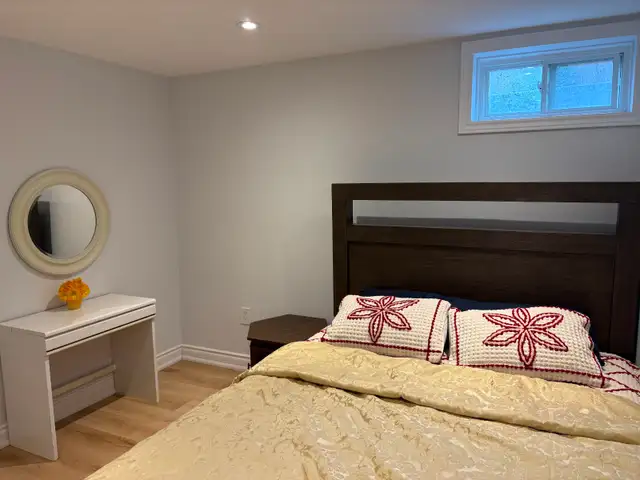 Two Bedroom -Separate Apartment -Richmond hill - Photo 4