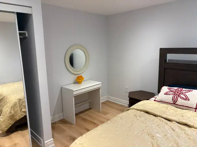 Two Bedroom -Separate Apartment -Richmond hill - Photo 5