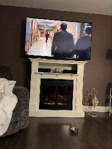 Nice electric fireplace in excellent condition for sale for $150