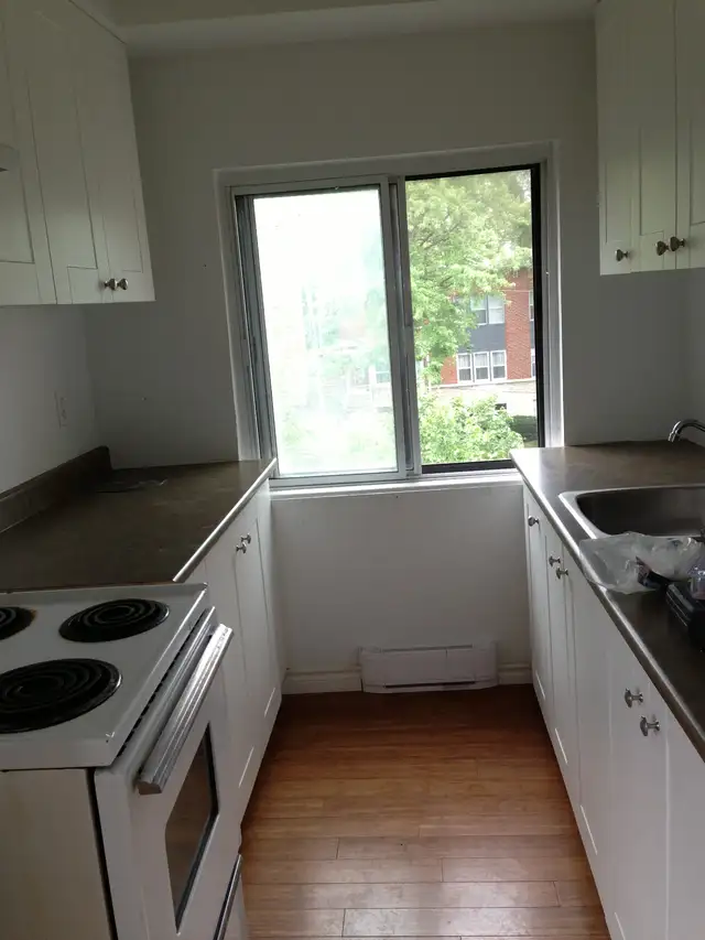 Nice renovated 2 bedroom 41/2 for rent all including near Metro - Photo 5