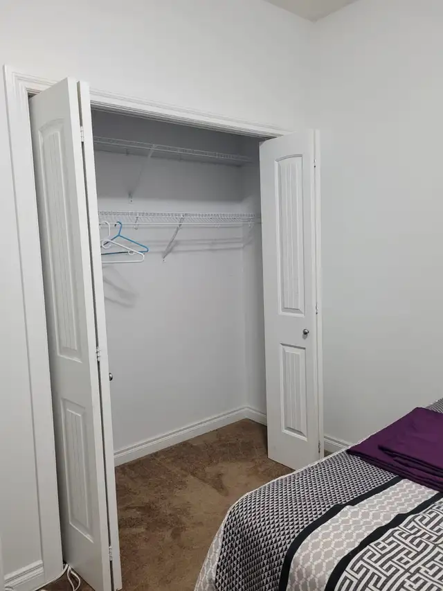 FURNISHED ROOM FOR RENT 650/MONTH. Male Commuters ONLY. - Photo 4