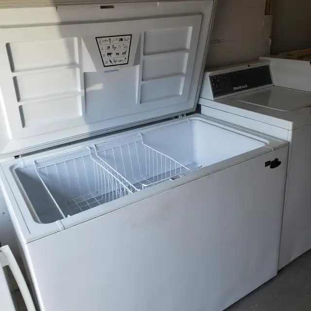 Wood’s Ultra chest freezer. work great has no issues Very Clean