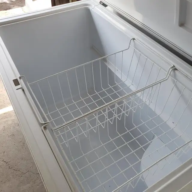 Wood’s Ultra chest freezer. work great has no issues Very Clean - Photo 3