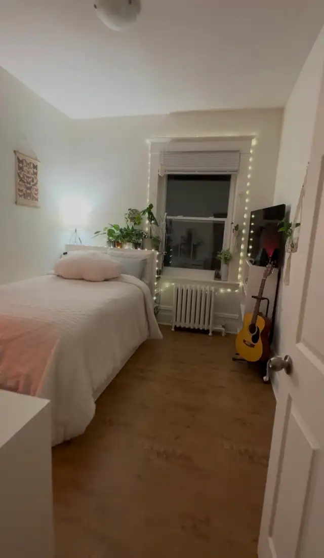 Private Room in a 4 bed / 1 bathroom apartment