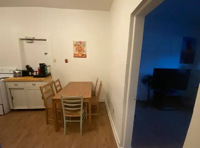 Private Room in a 4 bed / 1 bathroom apartment - Photo 3