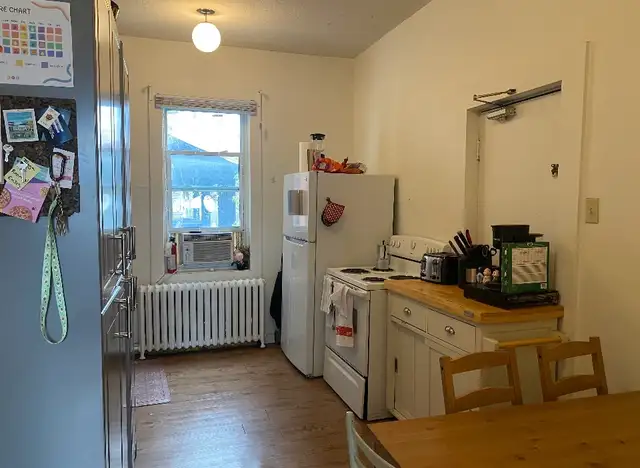 Private Room in a 4 bed / 1 bathroom apartment - Photo 4