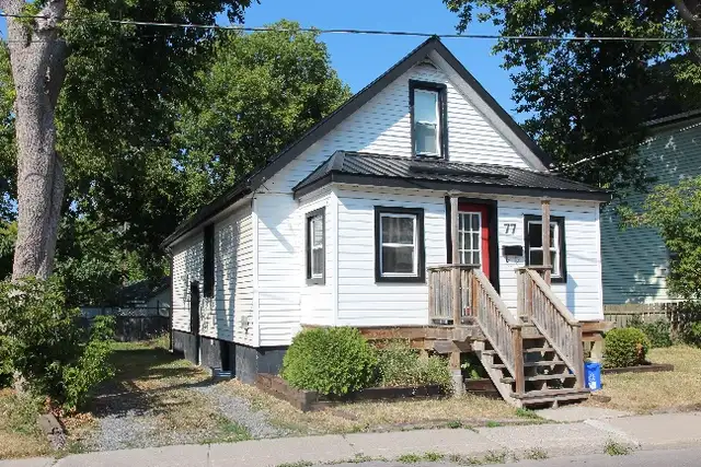 77 Elm Street - Sublet from May 1  - August 28 - $700/m   utils