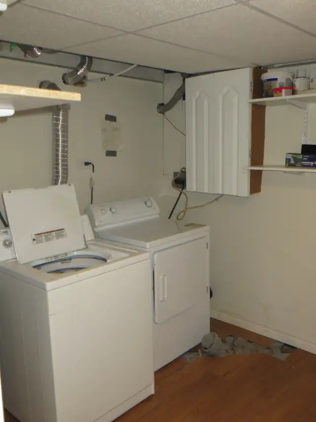 77 Elm Street - Sublet from May 1  - August 28 - $700/m   utils - Photo 3