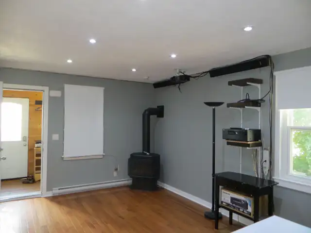 77 Elm Street - Sublet from May 1  - August 28 - $700/m   utils - Photo 5