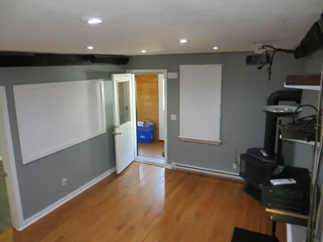 77 Elm Street - Sublet from May 1  - August 28 - $700/m   utils - Photo 8