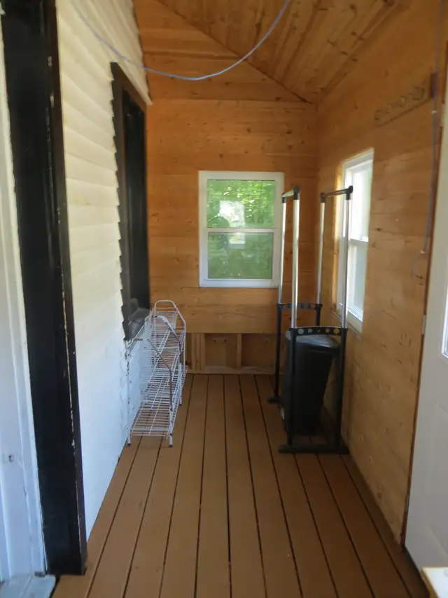 77 Elm Street - Sublet from May 1  - August 28 - $700/m   utils - Photo 16