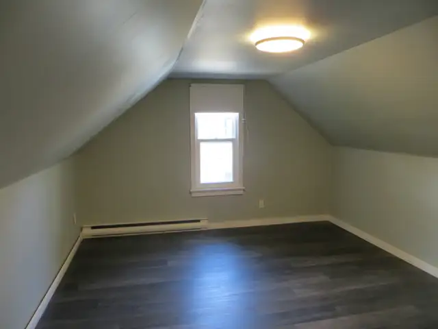 77 Elm Street - Sublet from May 1  - August 28 - $700/m   utils - Photo 18