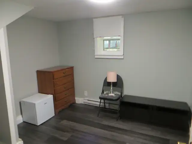 77 Elm Street - Sublet from May 1  - August 28 - $700/m   utils - Photo 26