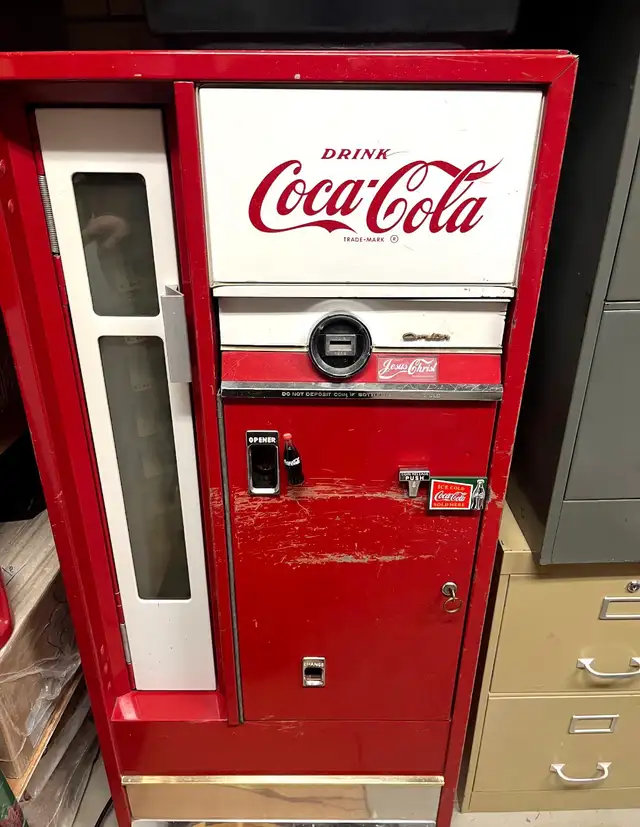 1964 Cavalier Coke Machine in excellent condition.