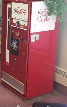 1964 Cavalier Coke Machine in excellent condition. - Photo 5