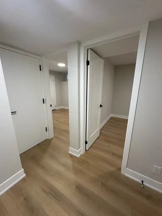 Newly Renovated 2 Bedroom in Roncesvalles/High Park - Photo 8