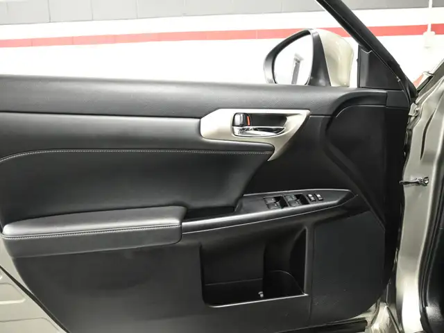 2017 Lexus CT 200h No Accident Leather Sunroof Heated Seats - Photo 11