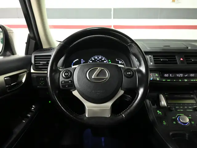2017 Lexus CT 200h No Accident Leather Sunroof Heated Seats - Photo 12