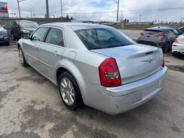 2009 Chrysler 300 Touring, NO ACCIDENTS, ONLY 101KMS, CERTIFIED - Photo 3
