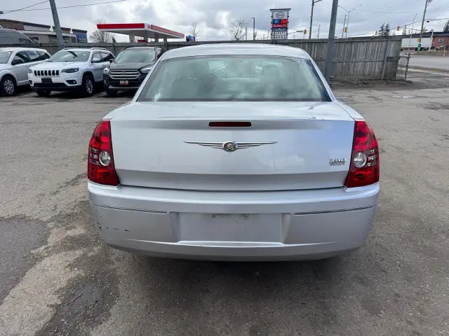 2009 Chrysler 300 Touring, NO ACCIDENTS, ONLY 101KMS, CERTIFIED - Photo 4