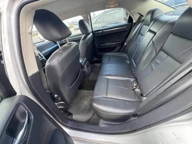 2009 Chrysler 300 Touring, NO ACCIDENTS, ONLY 101KMS, CERTIFIED - Photo 9