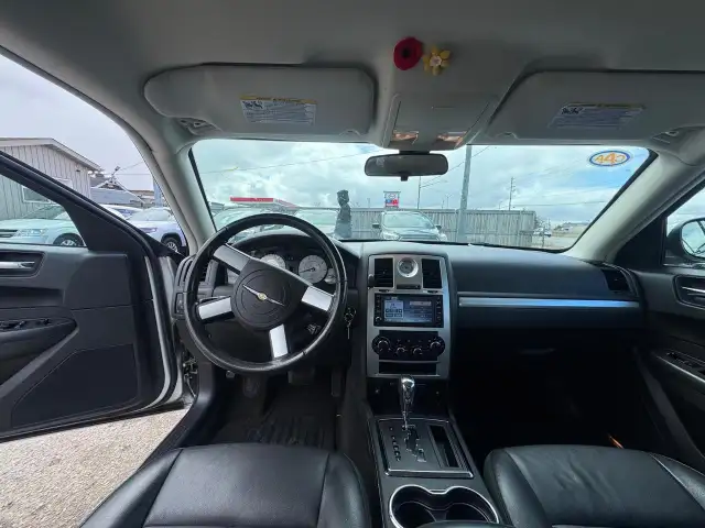 2009 Chrysler 300 Touring, NO ACCIDENTS, ONLY 101KMS, CERTIFIED - Photo 10