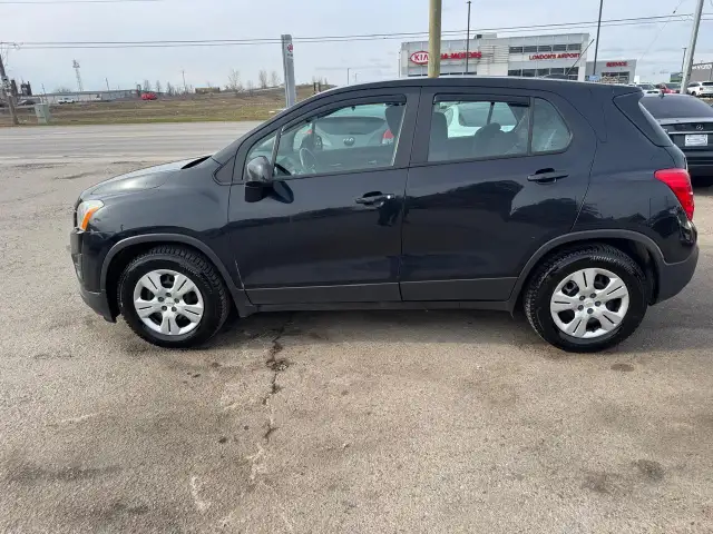 2015 Chevrolet Trax LS, AUTO, 4 CYL, 2 SETS WHEELS, ONLY 153KMS, - Photo 2