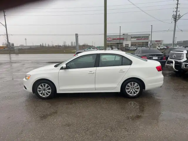 2011 Volkswagen Jetta Comfortline, MANUAL, WELL MAINTAINED, CERT - Photo 2