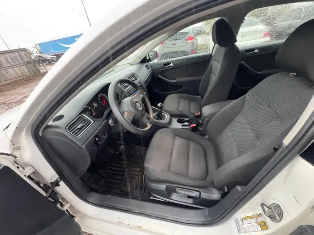 2011 Volkswagen Jetta Comfortline, MANUAL, WELL MAINTAINED, CERT - Photo 9