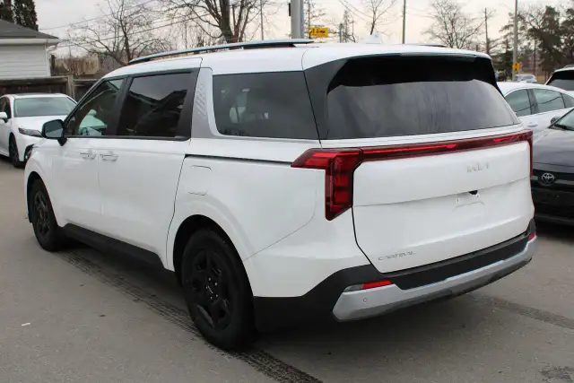 2025 Kia Carnival LX - Photo 3