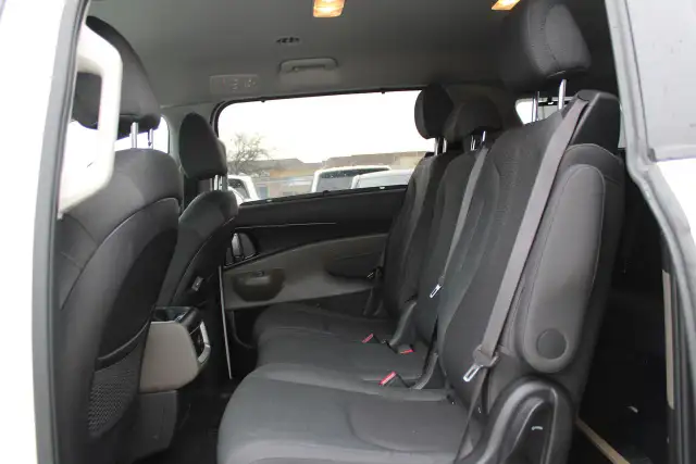 2025 Kia Carnival LX - Photo 7
