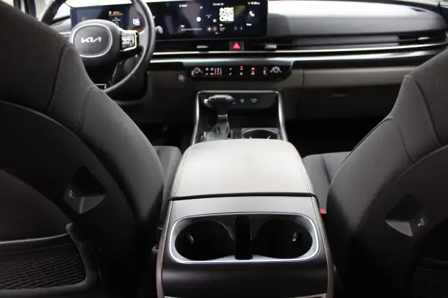 2025 Kia Carnival LX - Photo 8