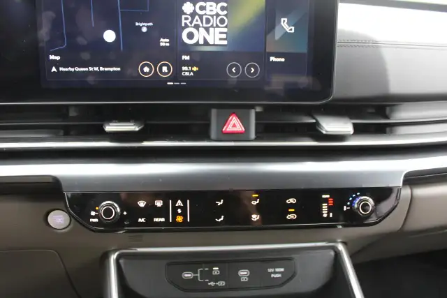 2025 Kia Carnival LX - Photo 11