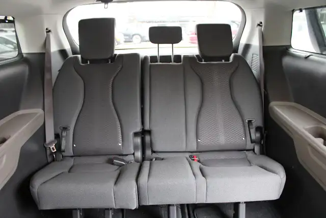 2025 Kia Carnival LX - Photo 15