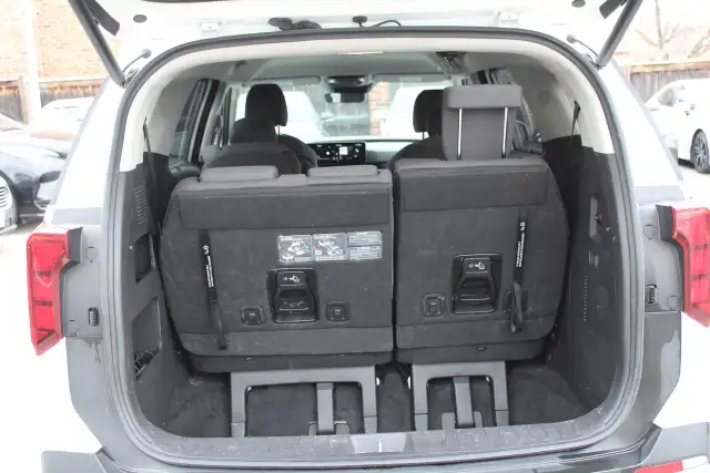 2025 Kia Carnival LX - Photo 16