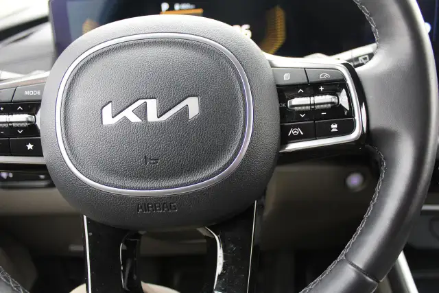 2025 Kia Carnival LX - Photo 18