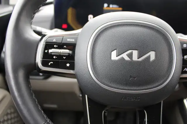 2025 Kia Carnival LX - Photo 19
