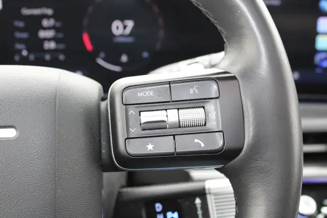 2025 Hyundai Santa Fe Luxury - Photo 17