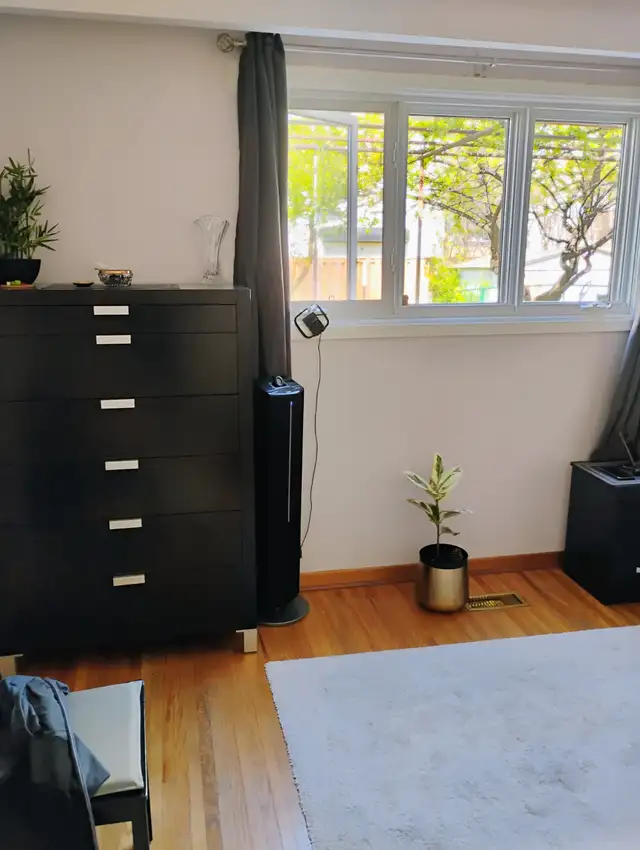 CLEAN ROOM FOR RENT, WIFI, Utilities included, SQUARE ONE - Photo 7
