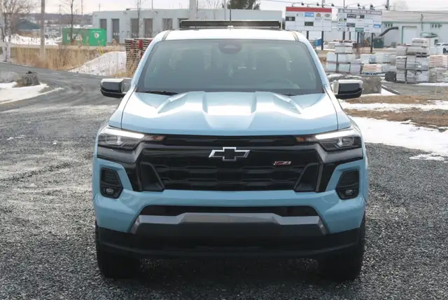 2025 Chevrolet Colorado Z71 4WD (2.7L Turbo) Midnight - Photo 2