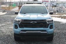 2025 Chevrolet Colorado Z71 4WD (2.7L Turbo) Midnight - Photo 2