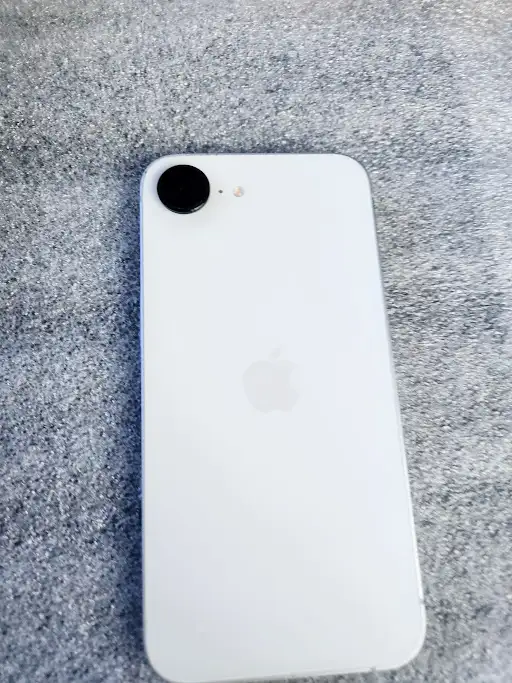 iPhone 16E 128gb White or Black W/ Apple Care - Photo 2